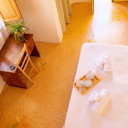 ベッド・アンド・ブレックファスト Palazzo Le Zicaredde